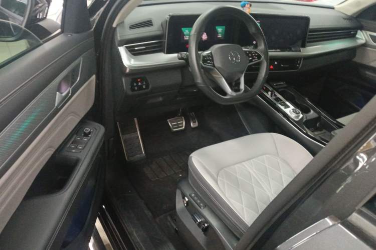 Used Volkswagen Tavendor 2024 380TSI All-Wheel Drive R-Line Cruise Edition