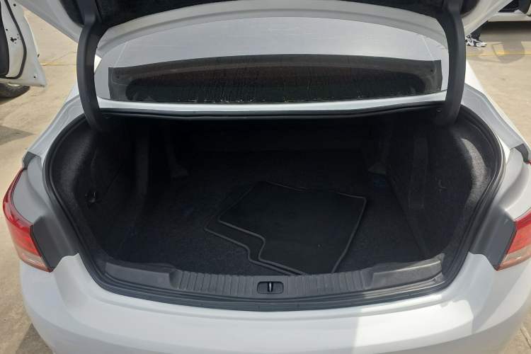 Used Buick Verano 2018 Sedan 15S Automatic Leading Model Trunk