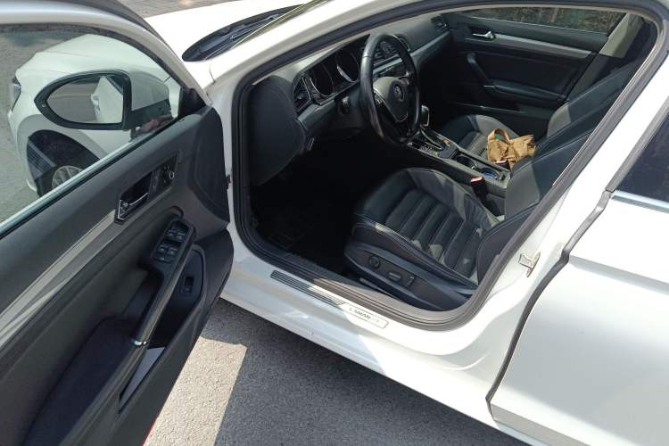 Used Volkswagen Lamando 2015 280TSI DSG Luxury Edition
