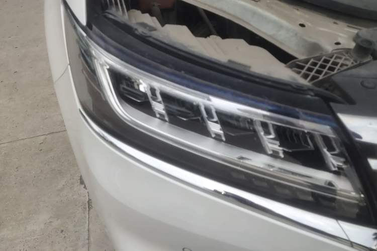 Used Roewe RX5 New Energy 2017 ERX5 EV400 Electric Internet Supreme Edition Right Front Headlight