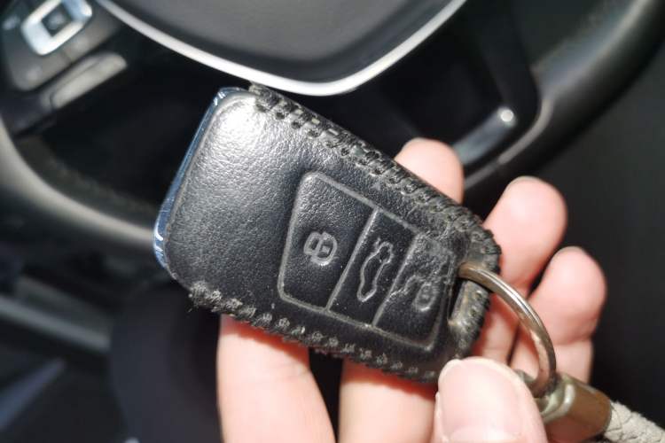 Used Volkswagen Magotan 2019 330TSI DSG Luxury Model China V Standard Vehicle Key