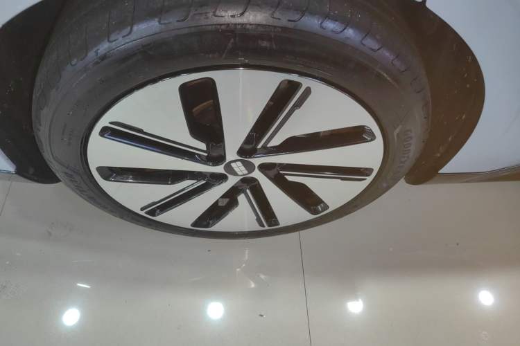 Used Geely Galaxy E8 2024 665 km Range Rear-Drive Starship Long-Range Version Exterior 2