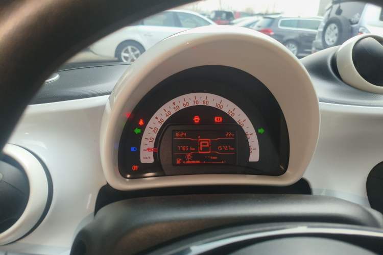 Used smart fortwo 2015 1.0L 52 kW hardtop Dynamic version
