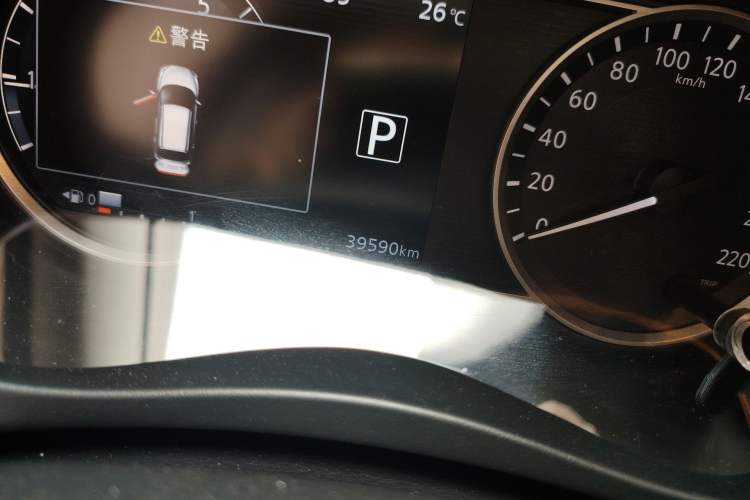 Used Nissan Kicks 2021 1.5L XV CVT Smart Connect Luxury Edition Odometer Close Up