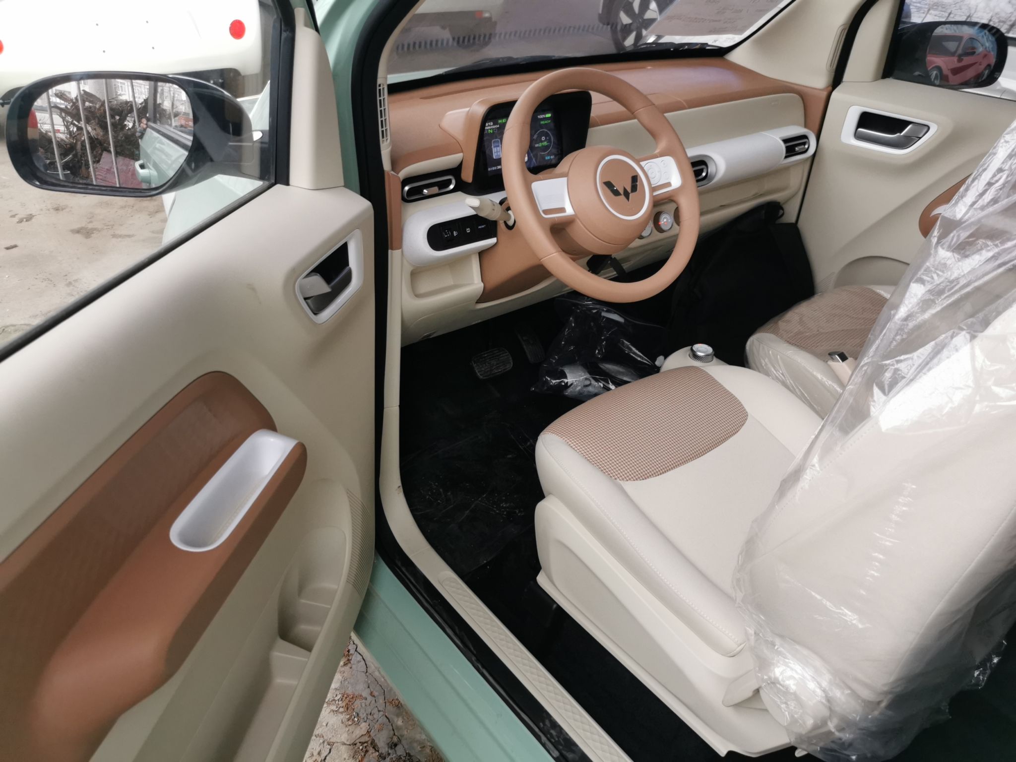 المقاعد الأمامية داخل السيارة