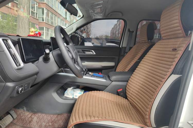 Used JMC Yuhu 2025 Short Wheelbase Double Cab Diesel Automatic Transmission Four-Wheel Drive Left Front Seat