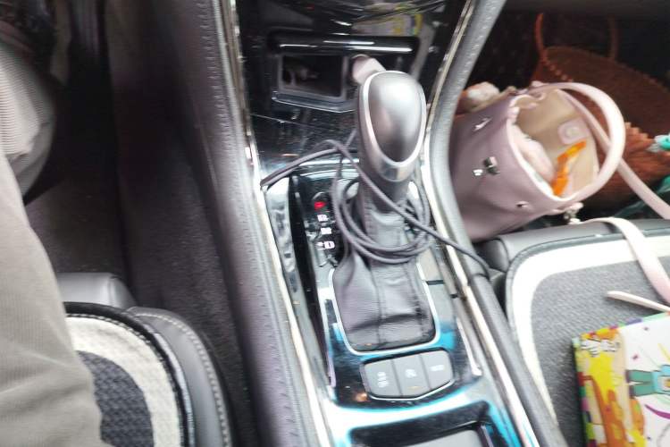 Used Cadillac ATS-L 2017 28T Tech Edition Gear Lever