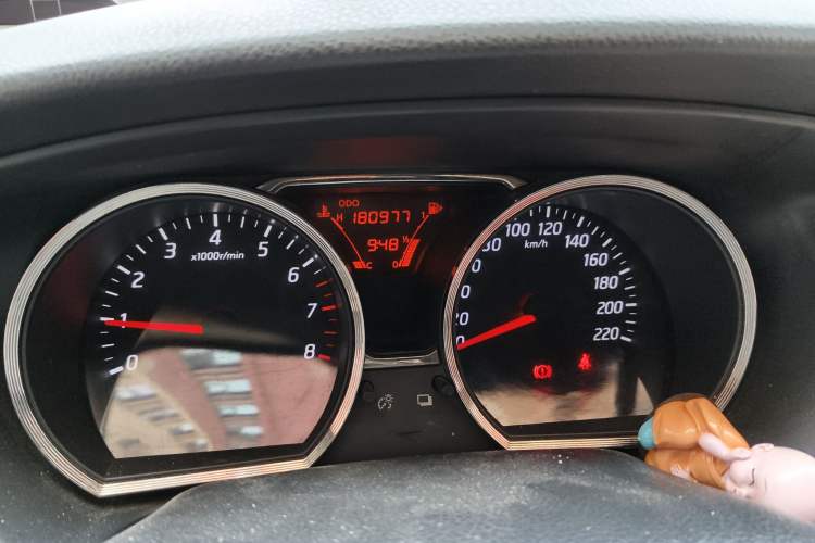 Used Nissan Livina 2013 1.6XE Manual Comfort Edition Odometer Close Up