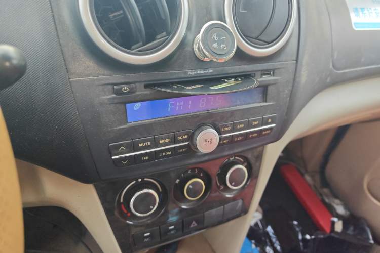 Used CHANGAN KAICHENG Ounuo S 2012 1.5L Elite Version
