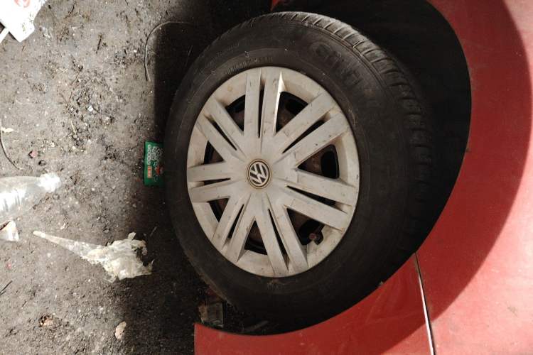 Used Volkswagen Polo 2016 1.4L Manual Fashion Model Right Front Wheel Hub