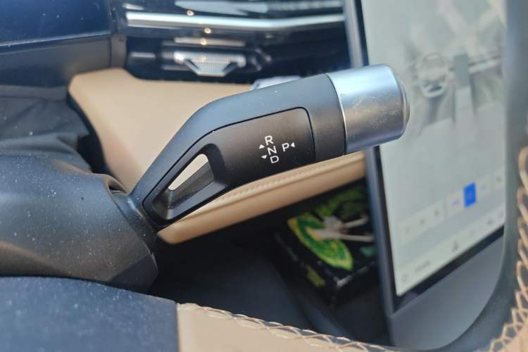 Used Geely Galaxy L6 2023 60km AIR Gear Lever
