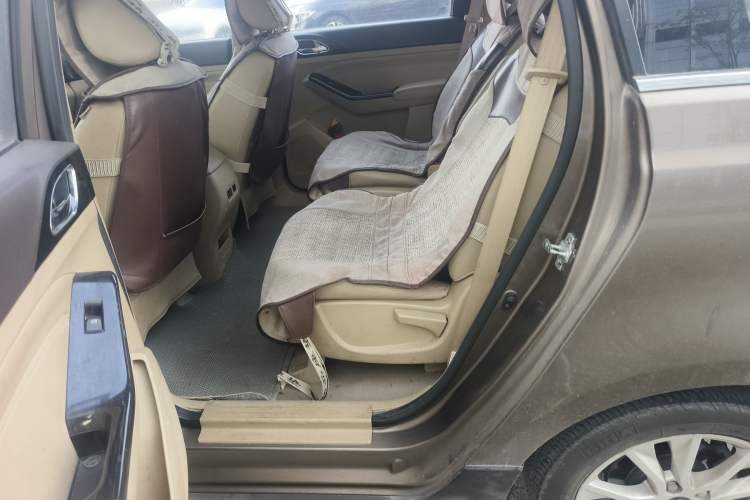 Used Baojun 730 2014 1.5L Manual Luxury Navigation ESP Version 7 Seats