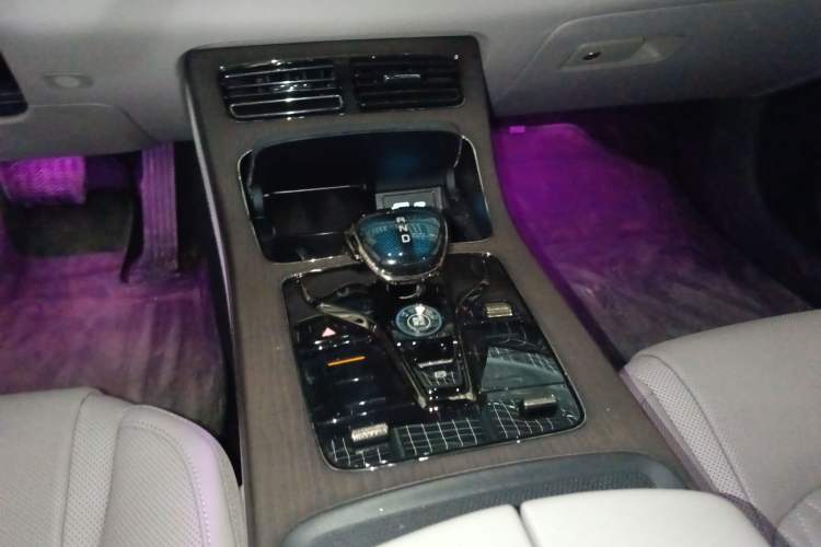 Used BYD Han 2025 EV Intelligent Driving Edition 701KM LiDAR Flagship Model Gear Lever