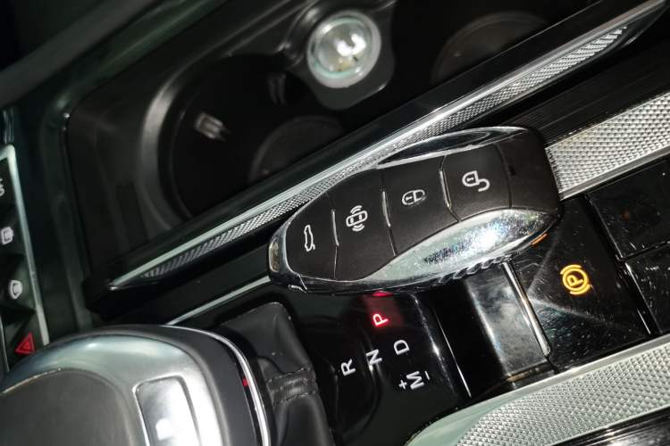 Used Hongqi H5 2024 1.5T DCT Smart Connect Flagship Edition Interior 1