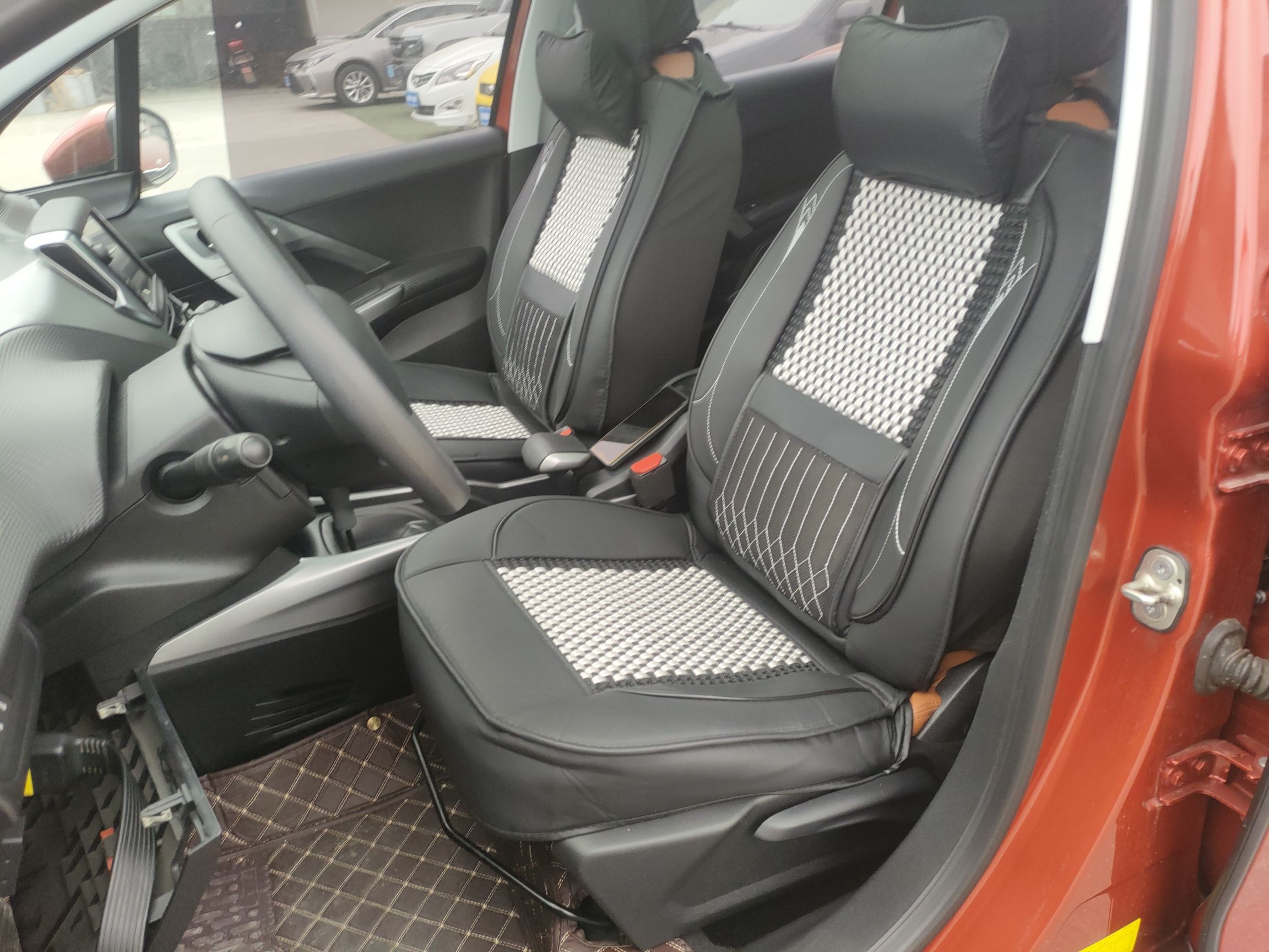 Переднее сиденье в автомобиле