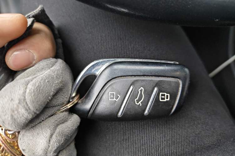 Used Roewe i6 MAX New Energy 2020 1.5T PHEV Cool & Spacious Skyroof Intelligent Drive Supreme Edition Vehicle Key