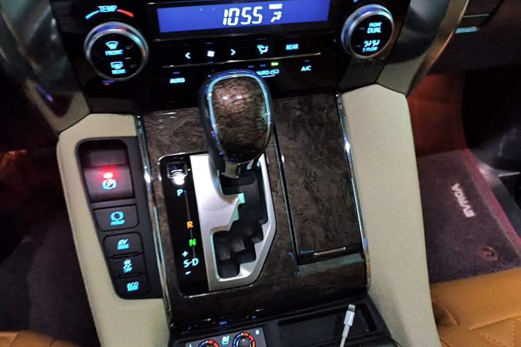 Used Toyota Vellfire 2020 Dual-Engine 2.5L HV Prestige Edition Gear Lever