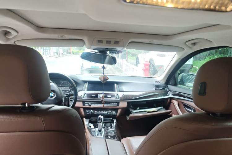 Used BMW 5 Series 2014 528Li Leading Model

