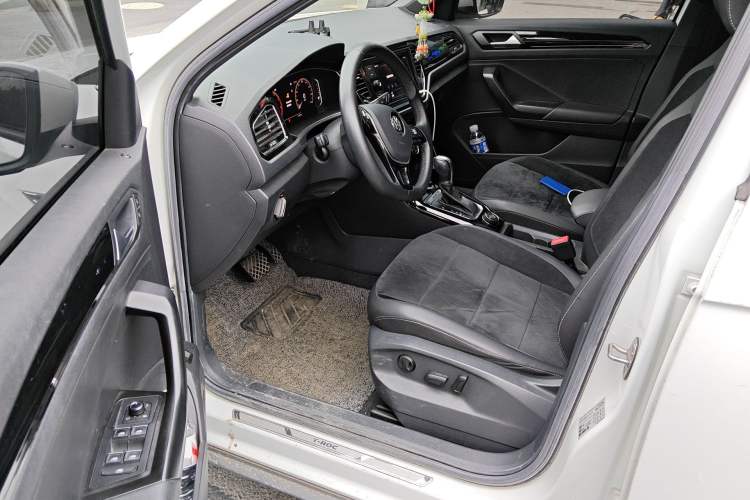 Used Volkswagen T-ROC 2019 280TSI DSG Two-Wheel-Drive Luxury Version China V Emission Standard Driver Seat