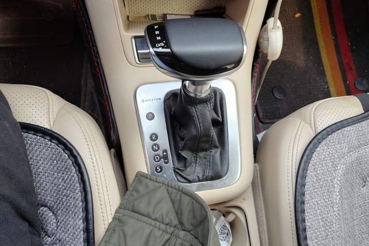 Used Volkswagen Tiguan 2012 2.0 TSI Automatic All-Wheel Drive Elite Edition Gear Lever