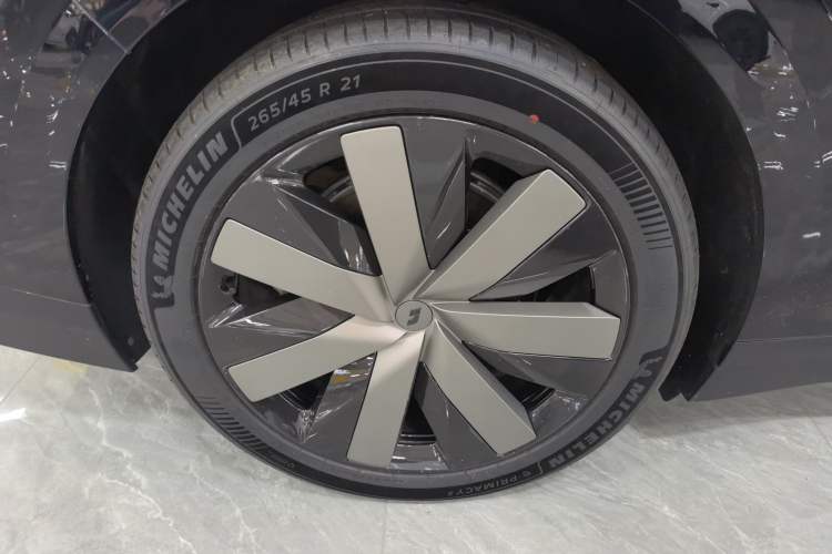 Used Li Auto i6 2025 Model Four-Wheel-Drive Standard Type