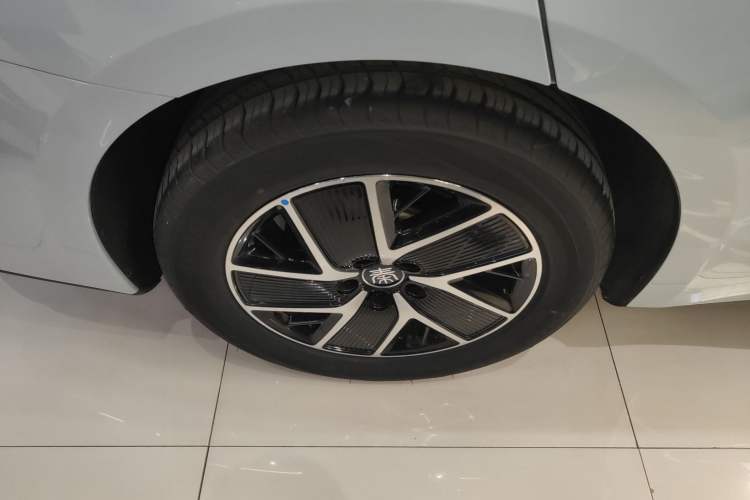 Used BYD Qin L 2025 DM-i Smart Drive 120KM Superior Model