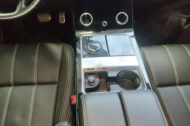 Used Land Rover Range Rover Velar 2019 250 PS R-DYNAMIC S