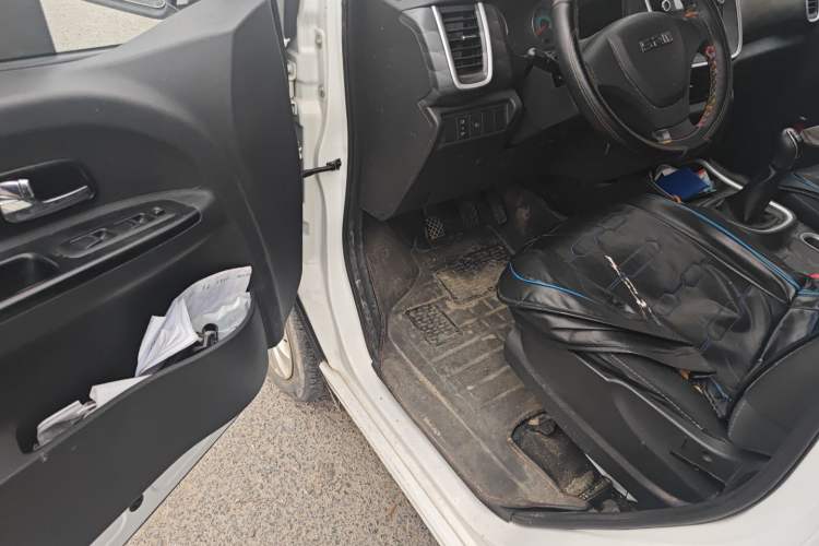 Used Jinbei Gold Hiace M Classic 2023 1.5L Engineering Lion Passenger Vehicle 5/6/7 Seats