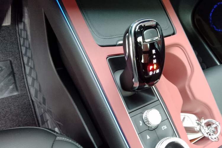 Used Cadillac XT4 2024 Facelift 28T Two-Wheel-Drive Luxury Version Gear Lever