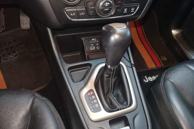 Used Jeep Cherokee 2016 2.4L Leading Edition
