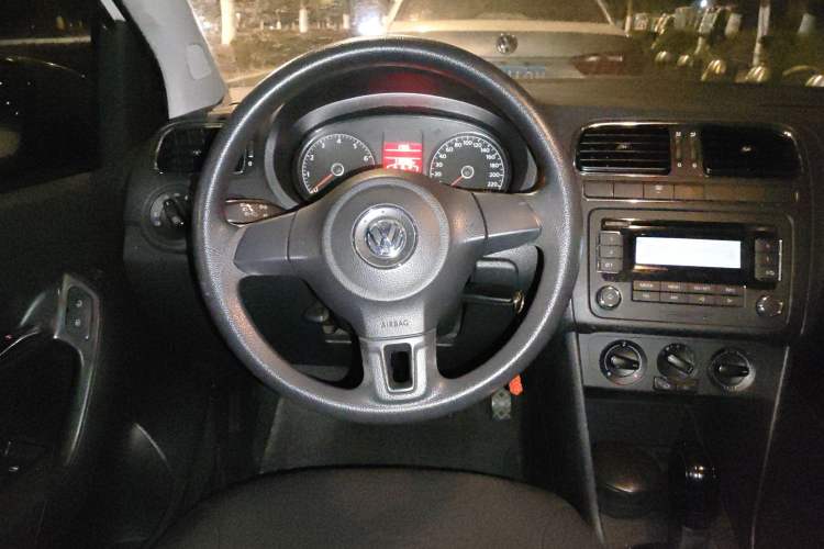 Used Volkswagen Polo 2011 1.6L Automatic ZhiShang Version Steering Wheel