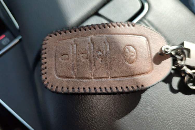 Used Toyota Avalon 2019 Dual-Engine 2.5L Luxury Edition China VI Standard
