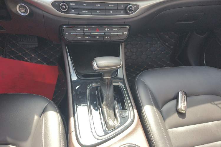 Used GAC Trumpchi GA4 2018 200T Automatic Luxury Edition Gear Lever