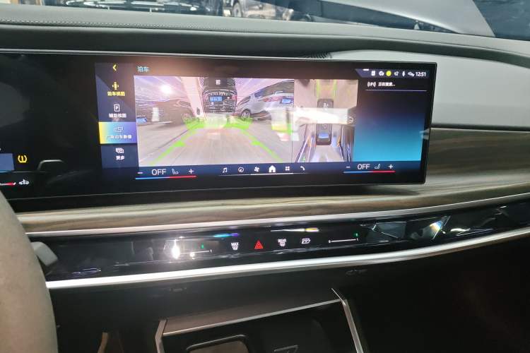 Used BMW 7 Series 2023 735Li M Sport Package Audio And AC Panel