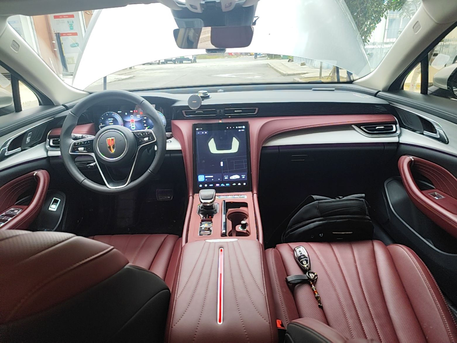 Hongqi H5 2025 2.0T Automatic Flag Edition – 500 000 Units Commemorative Version — снимка 12