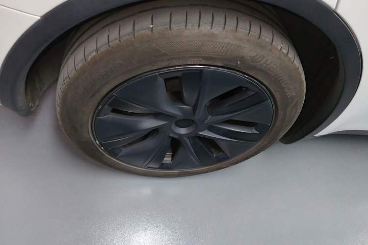 Used Tesla Model Y 2023 Long-Range All-Wheel-Drive Version
