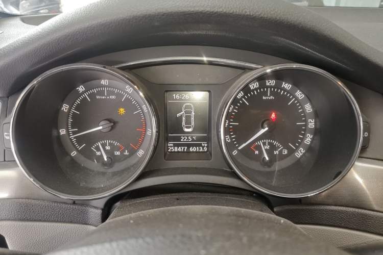 Used Skoda Superb 2013 1.4 TSI DSG Prestige Edition Odometer Close Up