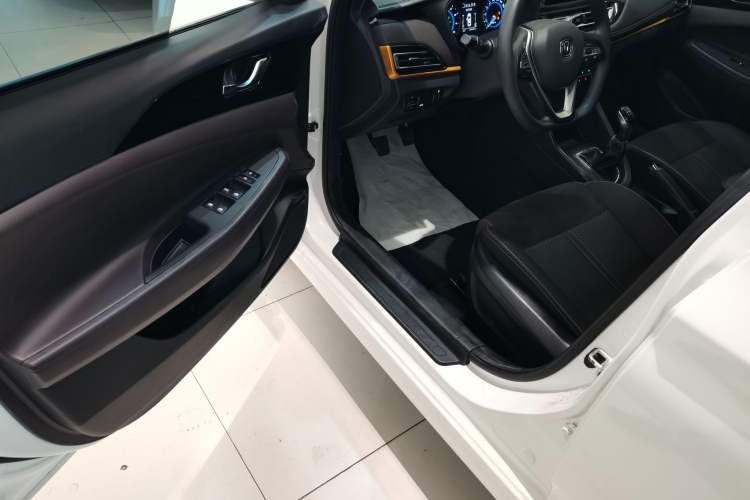 Used CHANGAN Eado DT 2019 1.6L Manual Comfort Model China VI Standard
