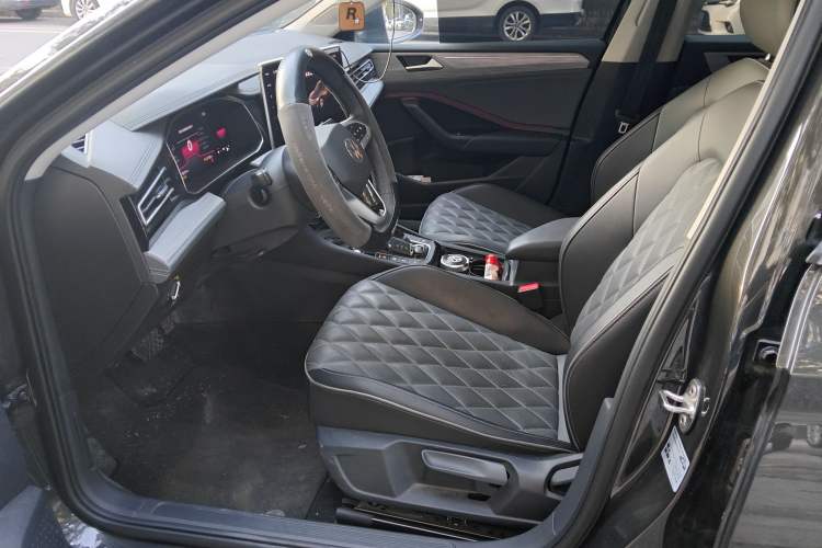 Used Volkswagen Sagitar 2025 300TSI DSG Excellence Edition Left Front Seat