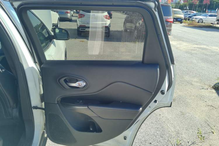 Used Jeep Cherokee 2014 2.4L Luxury Edition