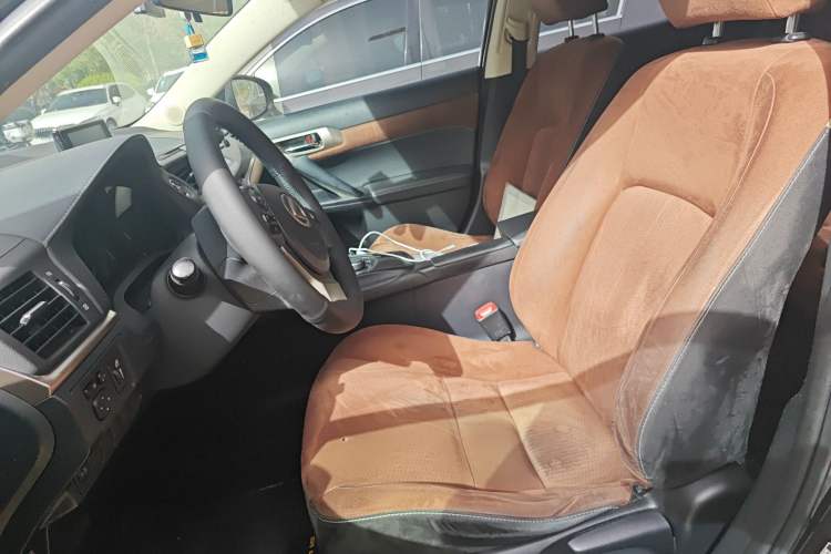 Used Lexus CT 2015 CT200h Chocolate Edition
