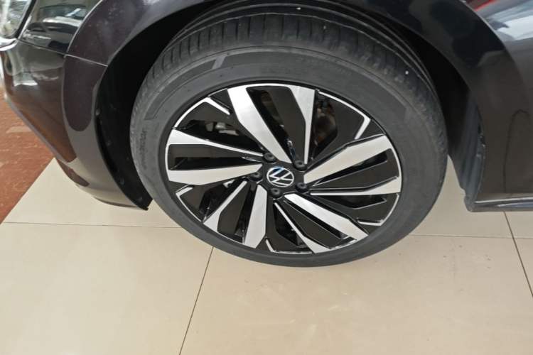 Used Volkswagen Passat 2025 Outstanding Model 330TSI Elite Edition Left Front Wheel Hub