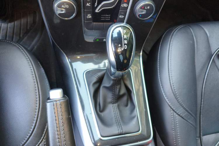 Used Volvo V40 2019 T3 Zhiyi Edition Gear Lever