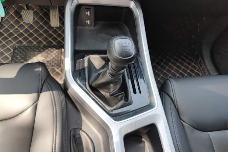 Used Wuling Jiachen 2022 1.5L Manual Enjoyment Elite Model Gear Lever