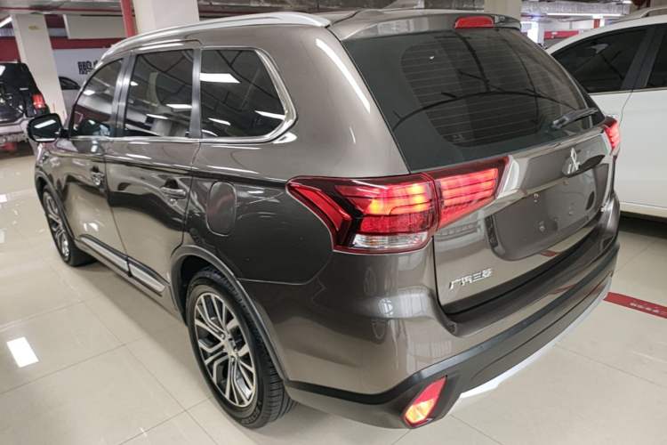 Used Mitsubishi Outlander 2018 2.0L Two-Wheel Drive Glory Edition 5 Seats
