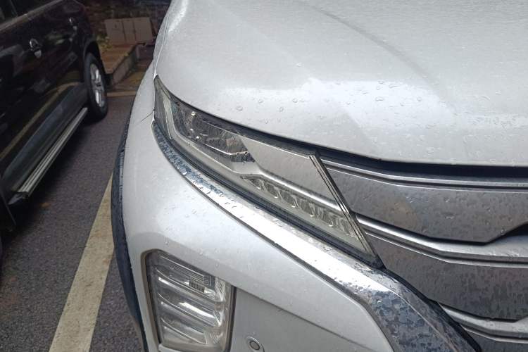 Used Mitsubishi Pajero Sport  Right Front Headlight