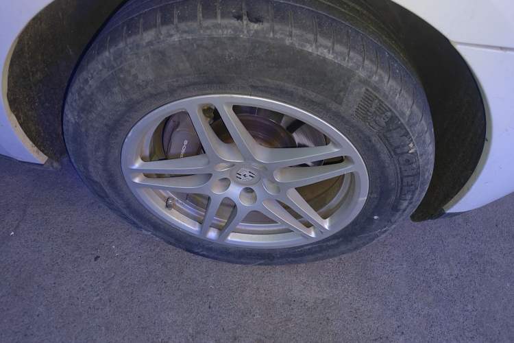 Used Porsche Macan 2017 Macan 2.0T Right Front Wheel Hub