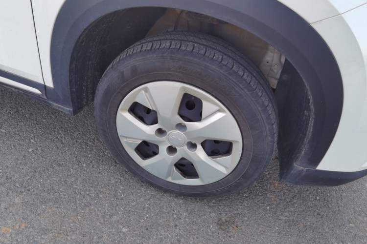 Used Wuling Alvez 2022 1.5L Manual Free-Style Model Right Front Wheel Hub