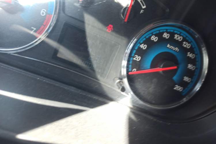 Used Dongfeng Fengon 370 2016 1.5L Manual Luxury Version SFG15-05 7 Seats