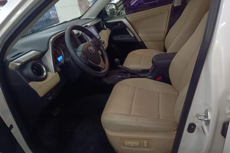 Used Toyota RAV4 2015 2.0L CVT Two-Wheel Drive Fashion Edition